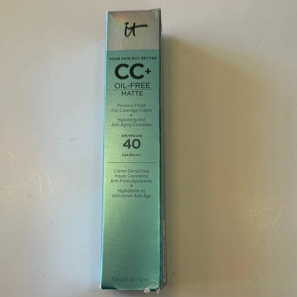 It Cosmetics CC+ Oil-Free Matte Cream SPF 40 sealed Light Medium